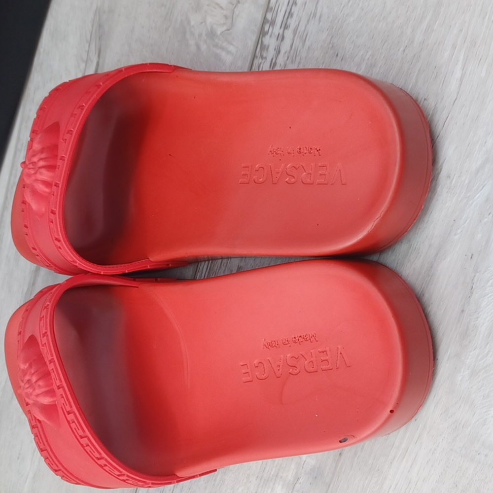 Versace Palazzo Medusa Pool Slides - Picture 12 of 17
